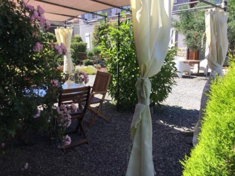 阿提匹克阁楼酒店 Villeneuve-de-Rivière 外观 照片